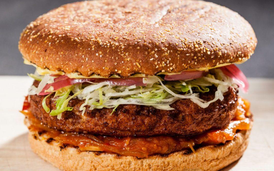 Fiskeburger med tomatchutney og dild