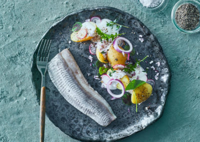 Sommerlig sildesalat med kartofler